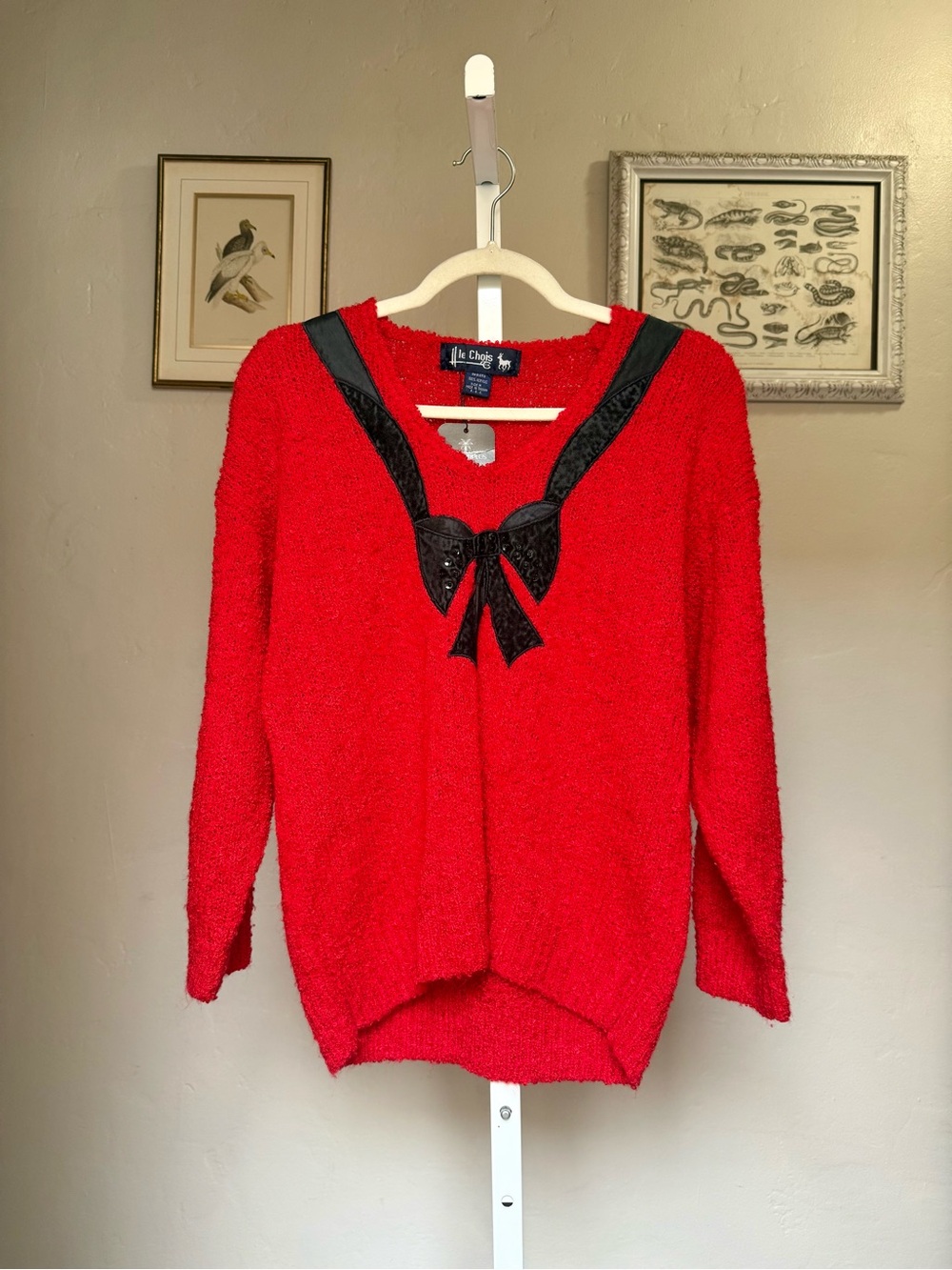 Vintage Slubby V‑Neck Sweater with Black Bow Trim Red Christmas Sweater M